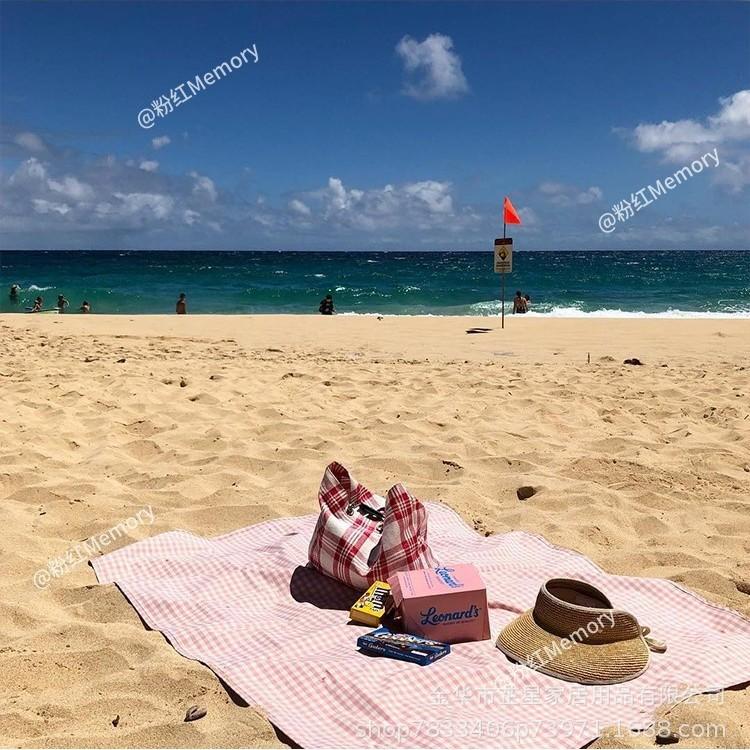 Damp-proof picnic blanket, outdoor foldable single-layer sand-proof beach mat, suitable for camping, lawns, parks, beaches, and grasslands 90*150cm
Damp-proof picnic blanket, outdoor foldable single-layer sand-proof beach mat, suitable for camping, lawns, parks, beaches, and grasslands 90*150cm
