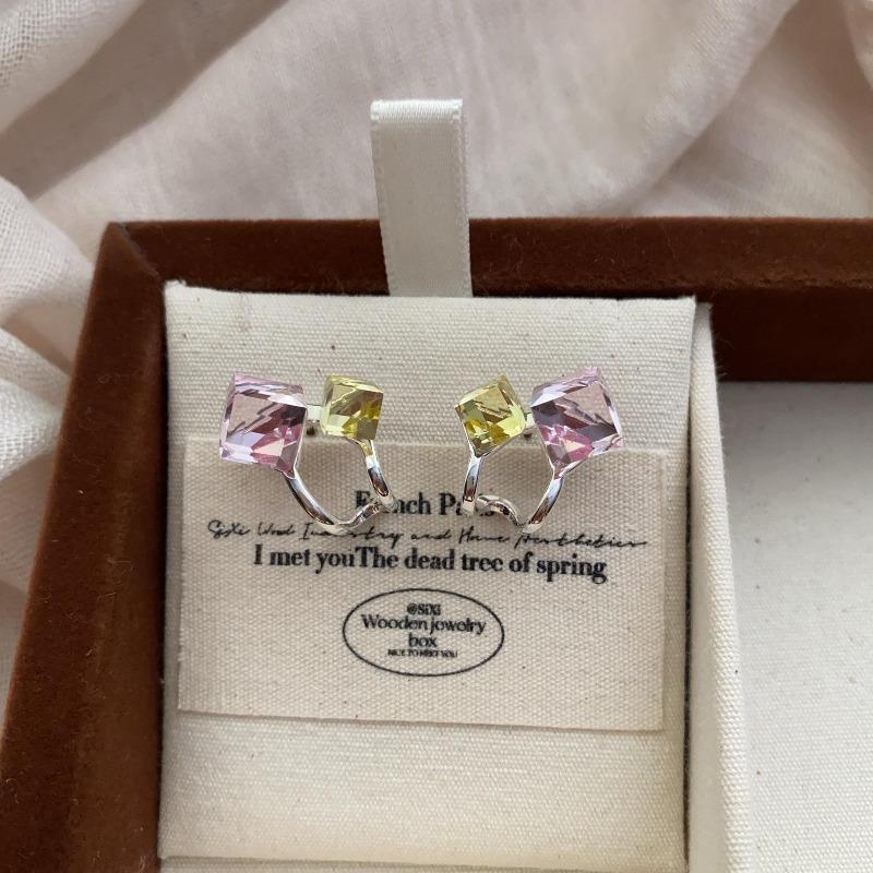Irregular Temperament, Colorful Colors, Geometric Square Earrings, Light Luxury, Niche High-End Stud Earrings
Irregular Temperament, Colorful Colors, Geometric Square Earrings, Light Luxury, Niche High-End Stud Earrings
