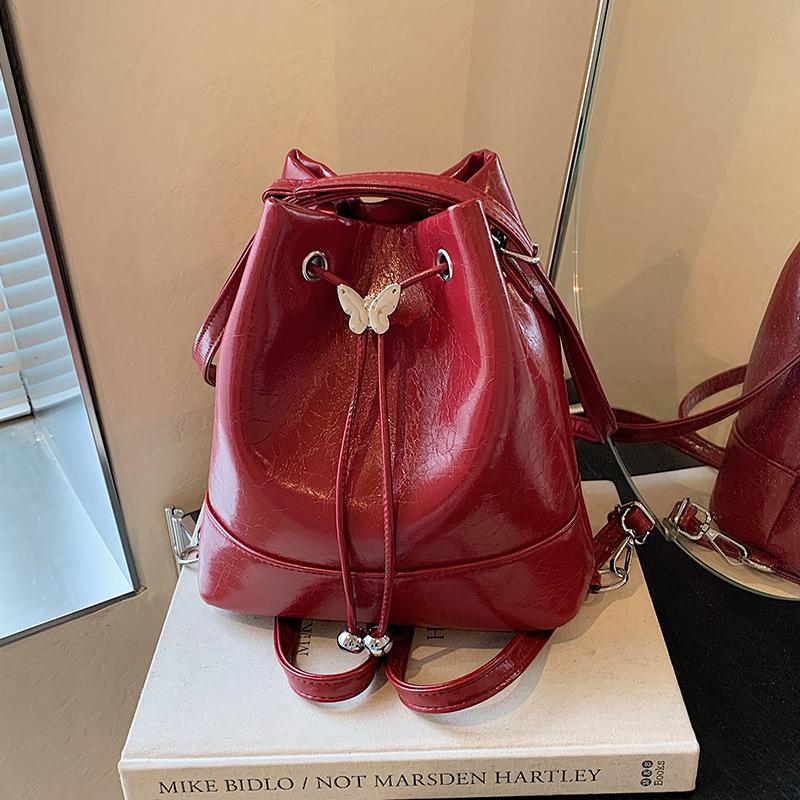 Жіноча сумка 2024 р. Новий приміський рюкзак великої місткості Літня універсальна сумка через плече Преміальний рюкзак на вихід червоний
Жіноча сумка 2024 р. Новий приміський рюкзак великої місткості Літня універсальна сумка через плече Преміальний рюкзак на вихід червоний