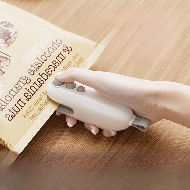 Мини-зажим для запечатывания закусок для сохранения продуктов питания - Ручной запайщик пластиковых пакетов Chinese Packaging синий
Мини-зажим для запечатывания закусок для сохранения продуктов питания - Ручной запайщик пластиковых пакетов Chinese Packaging синий