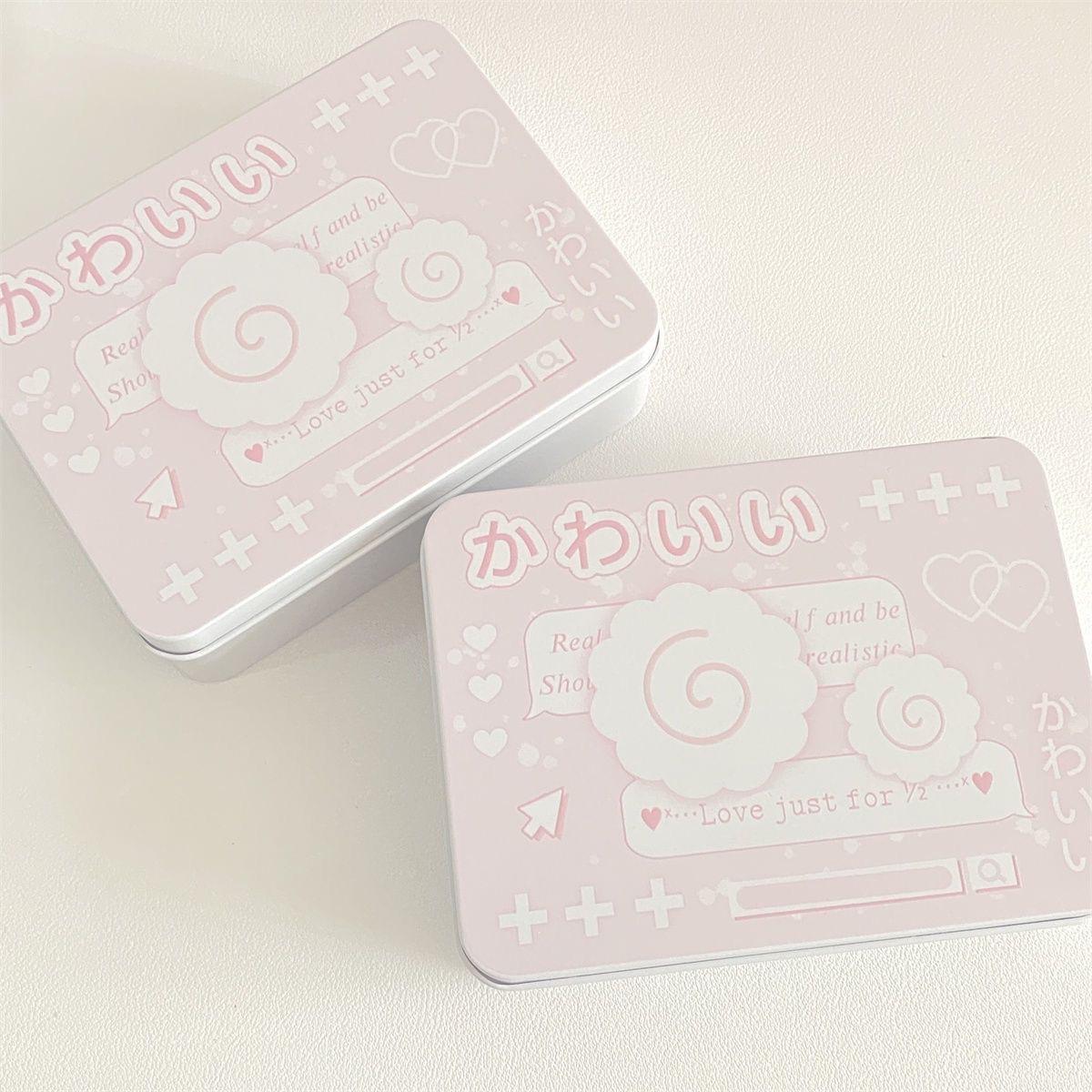 Kawaii Japanese Cream-colored Fish Cake Cartoon Tinplate Box Cute Girl Desktop Storage KPOP Photocard Hairpins Sticker Organizer 12 9 4cm рожевий
Kawaii Japanese Cream-colored Fish Cake Cartoon Tinplate Box Cute Girl Desktop Storage KPOP Photocard Hairpins Sticker Organizer 12 9 4cm рожевий