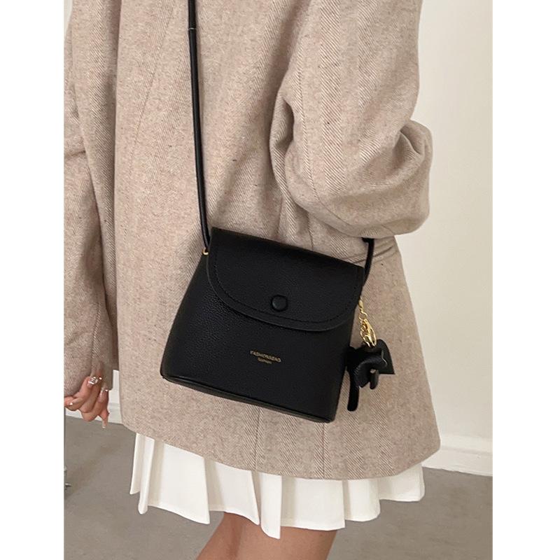 Bag Ladies 2025 New Bucket Bag Small Bag Shoulder Versatile Premium Sense Mobile Phone Bag Ladies Crossbody Bag чёрный
Bag Ladies 2025 New Bucket Bag Small Bag Shoulder Versatile Premium Sense Mobile Phone Bag Ladies Crossbody Bag чёрный