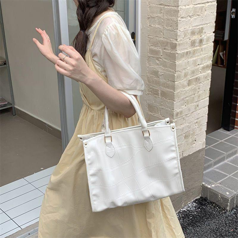 Bag Women s Premium Crocodile Pattern Tote Bag Large Capacity Shoulder Handbag Fashion Versatile Underarm Bag 35*28.5*14
Bag Women s Premium Crocodile Pattern Tote Bag Large Capacity Shoulder Handbag Fashion Versatile Underarm Bag 35*28.5*14
