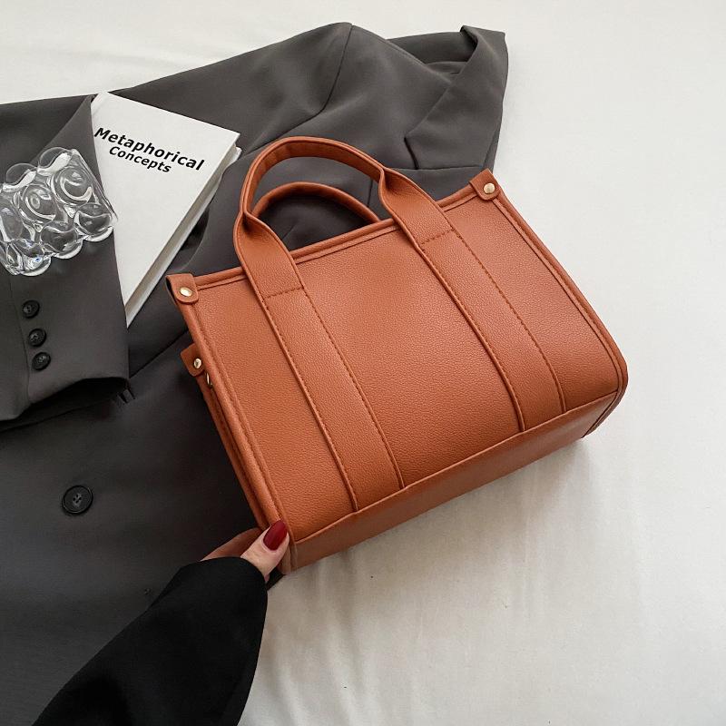 2024 зима нова однотонне сумка hbag жіноча сумка повсякденна мода приміська сумка сумка через плече тренд помаранчевий
2024 зима нова однотонне сумка hbag жіноча сумка повсякденна мода приміська сумка сумка через плече тренд помаранчевий