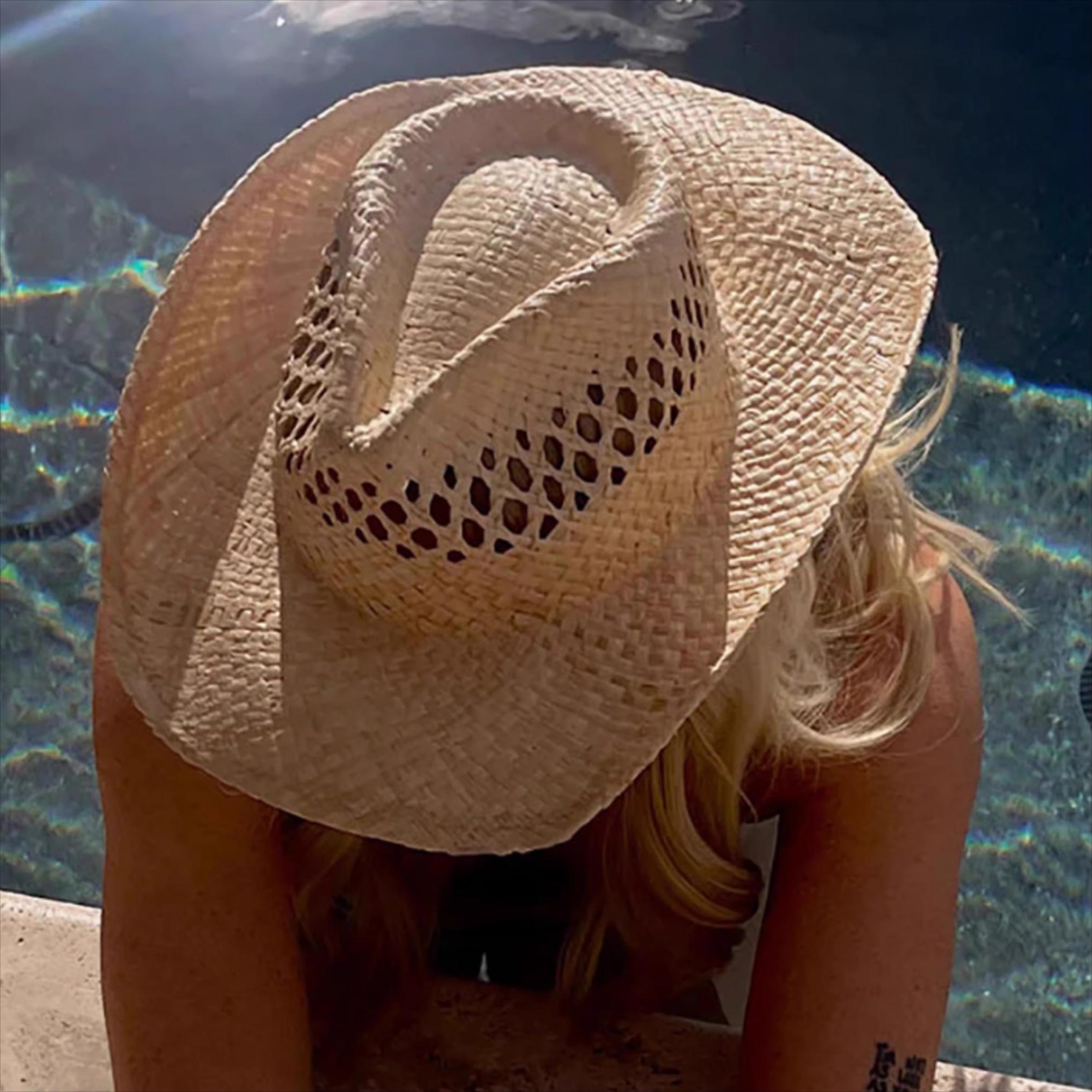 Hand Woven Raffia Hat Women Summer Simple Western Cowboy Straw Hat Lady Ins California Girl Seaside Vacation Curled Brim Sun Hat 55-58cm
Hand Woven Raffia Hat Women Summer Simple Western Cowboy Straw Hat Lady Ins California Girl Seaside Vacation Curled Brim Sun Hat 55-58cm