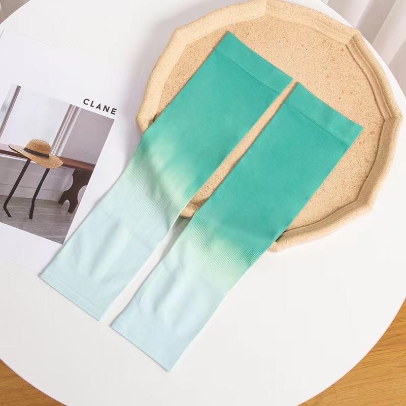 Women s Fashion Gradient UV Protection Arm Sleeves, Ice Silk Cooling Sleeves, Breathable Thin Sun Sleeves for Cycling Running Driving Outdoor темно-зелений колір
Women s Fashion Gradient UV Protection Arm Sleeves, Ice Silk Cooling Sleeves, Breathable Thin Sun Sleeves for Cycling Running Driving Outdoor темно-зелений колір