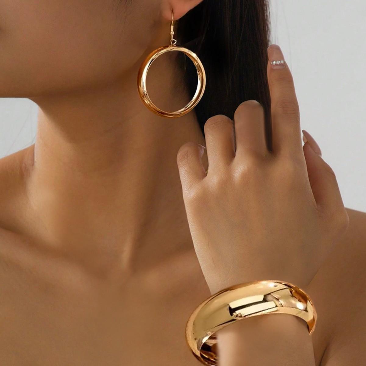 Модные висячие серьги для женского комплекта ювелирных изделий
Модные висячие серьги для женского комплекта ювелирных изделий