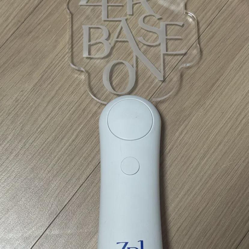 ZEROBASEONE Временная палка для болельщиков Jevewon
ZEROBASEONE Временная палка для болельщиков Jevewon