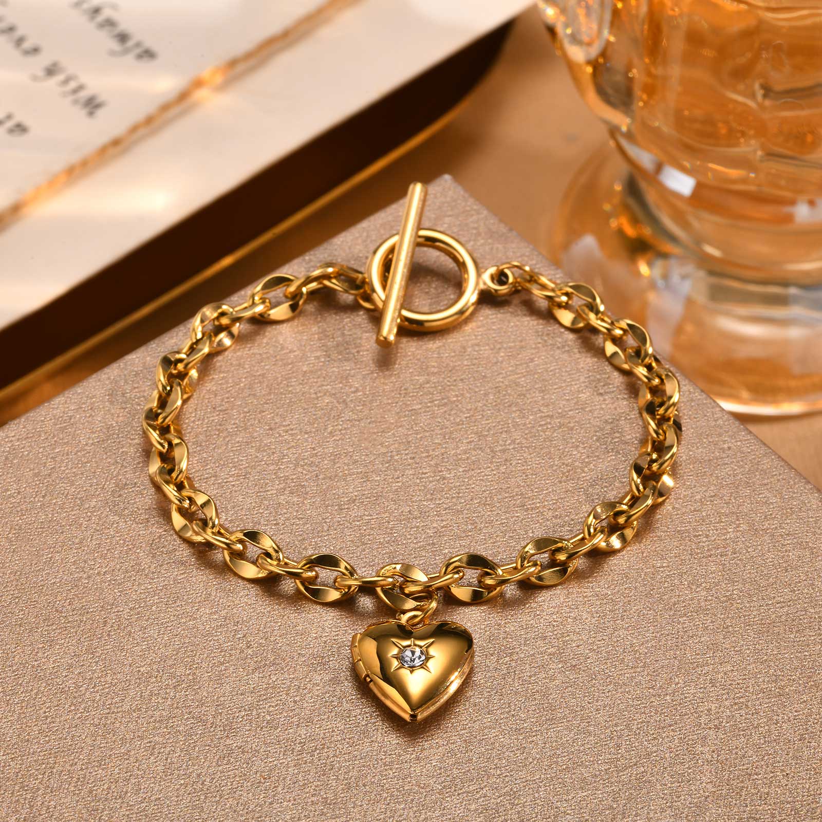 White Zircon Heart Shape Box Bracelet for Women Stainless Steel Gold Color Lip Chain OT Buckle Love Pendant Bracelets Jewelry
White Zircon Heart Shape Box Bracelet for Women Stainless Steel Gold Color Lip Chain OT Buckle Love Pendant Bracelets Jewelry