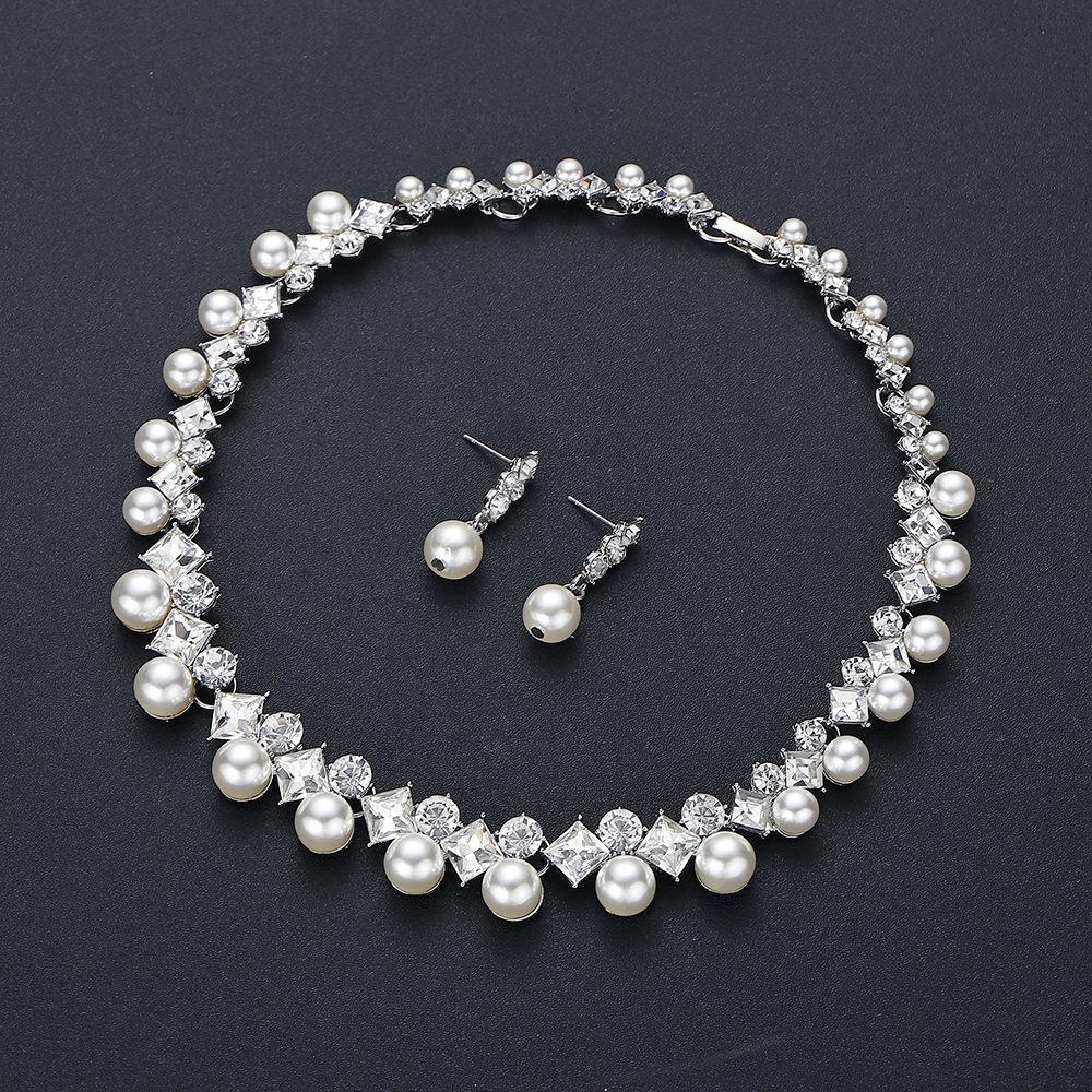 Earrings Jewelry Set Shiny Pearl Jewelry Set Rhinestone Necklace Set Eye-Catching Luxury Wedding Jewelry For Banquet Gift
Earrings Jewelry Set Shiny Pearl Jewelry Set Rhinestone Necklace Set Eye-Catching Luxury Wedding Jewelry For Banquet Gift