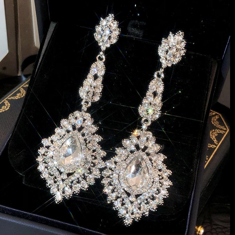 Super flash full diamond oval wheat ear flower stud earrings exaggerated atmosphere earrings light luxury retro temperament earrings
Super flash full diamond oval wheat ear flower stud earrings exaggerated atmosphere earrings light luxury retro temperament earrings