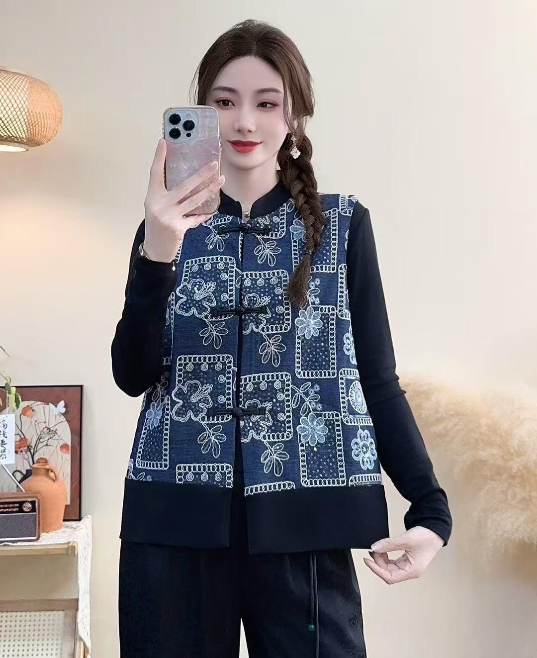 Женский жилет в европейском стиле с вышивкой пайетками - Коллекция Весна 2025 Large синий
Женский жилет в европейском стиле с вышивкой пайетками - Коллекция Весна 2025 Large синий