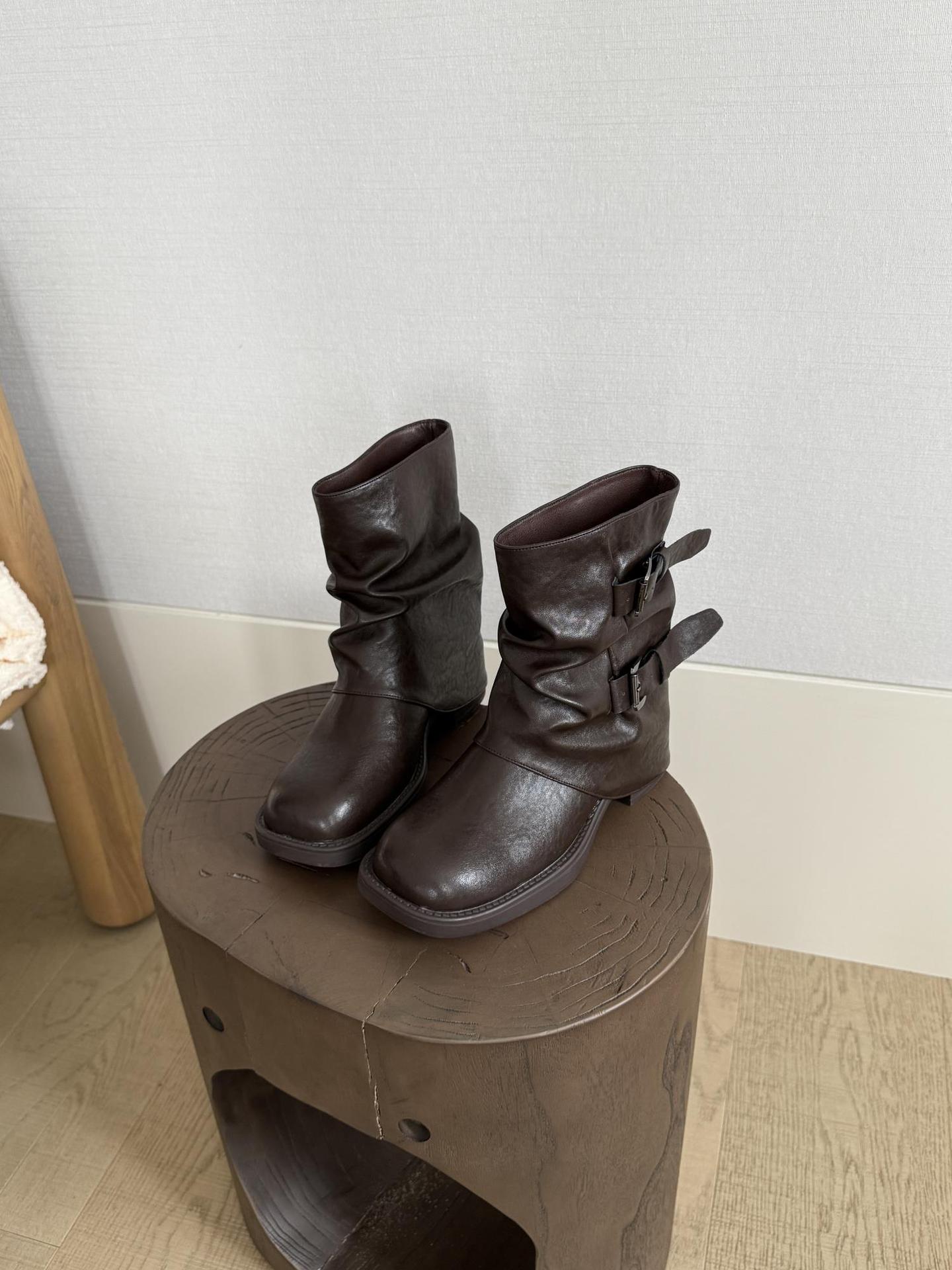 Niche retro pile boots women s 2025 autumn new belt buckle mid-tube western boots thick heel pleated knight boots 39
Niche retro pile boots women s 2025 autumn new belt buckle mid-tube western boots thick heel pleated knight boots 39