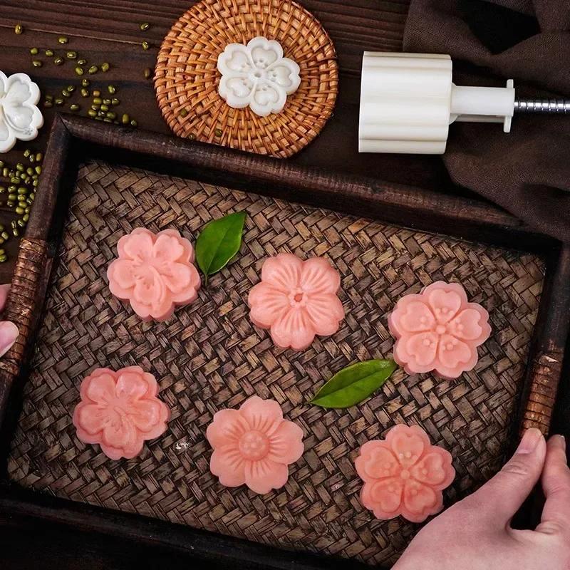 Three dimensional hibiscus cherry blossom Bean paste cake mould making moon cake embossed pastry household baking tools 1Set
Three dimensional hibiscus cherry blossom Bean paste cake mould making moon cake embossed pastry household baking tools 1Set