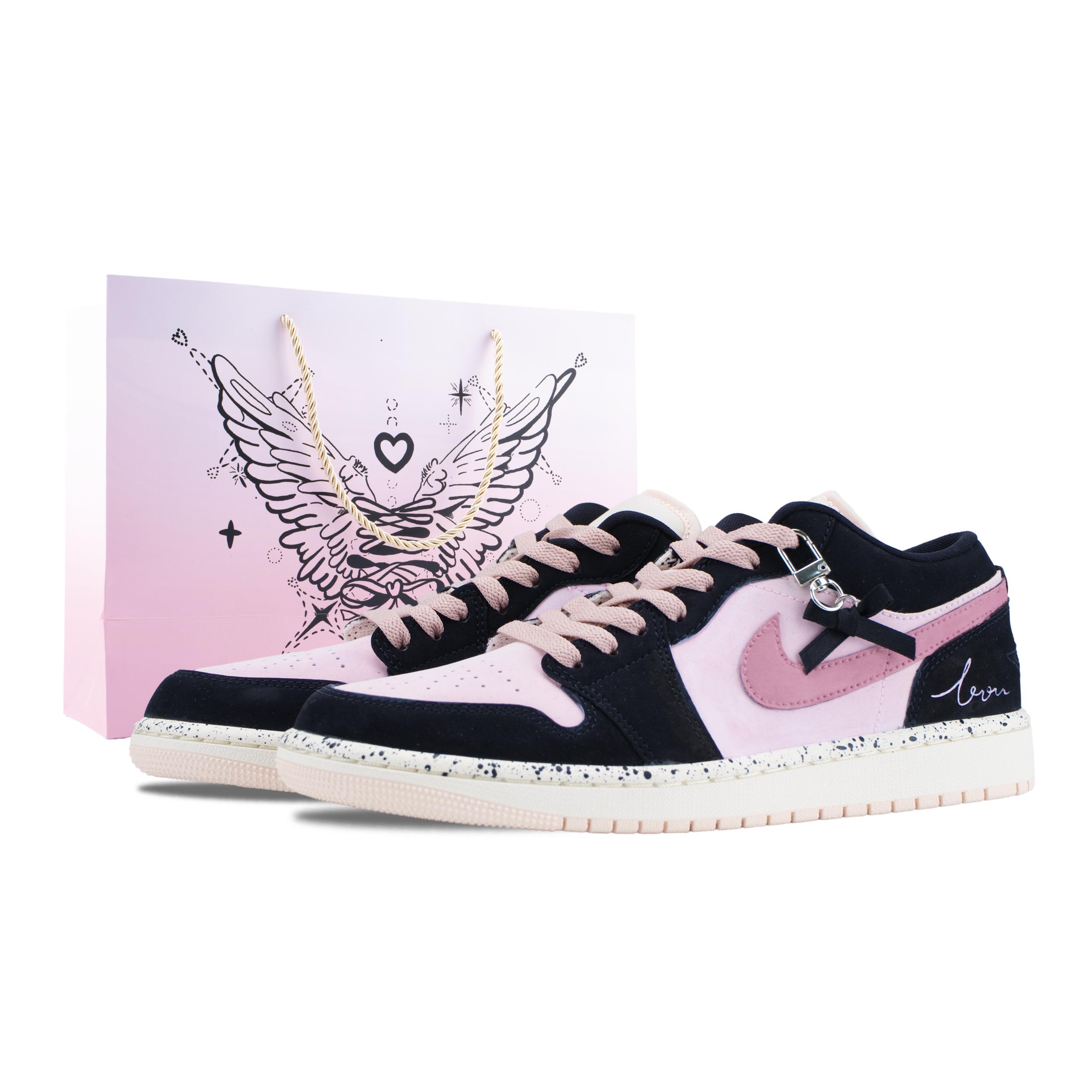 Jordan Air Jordan 1 Sweet Berry Island Cushioning, Wear Resistant Low top Vintage Basketball Shoes Unisex Black Pink DC0774-003(Team836-) 36.5
Jordan Air Jordan 1 Sweet Berry Island Cushioning, Wear Resistant Low top Vintage Basketball Shoes Unisex Black Pink DC0774-003(Team836-) 36.5