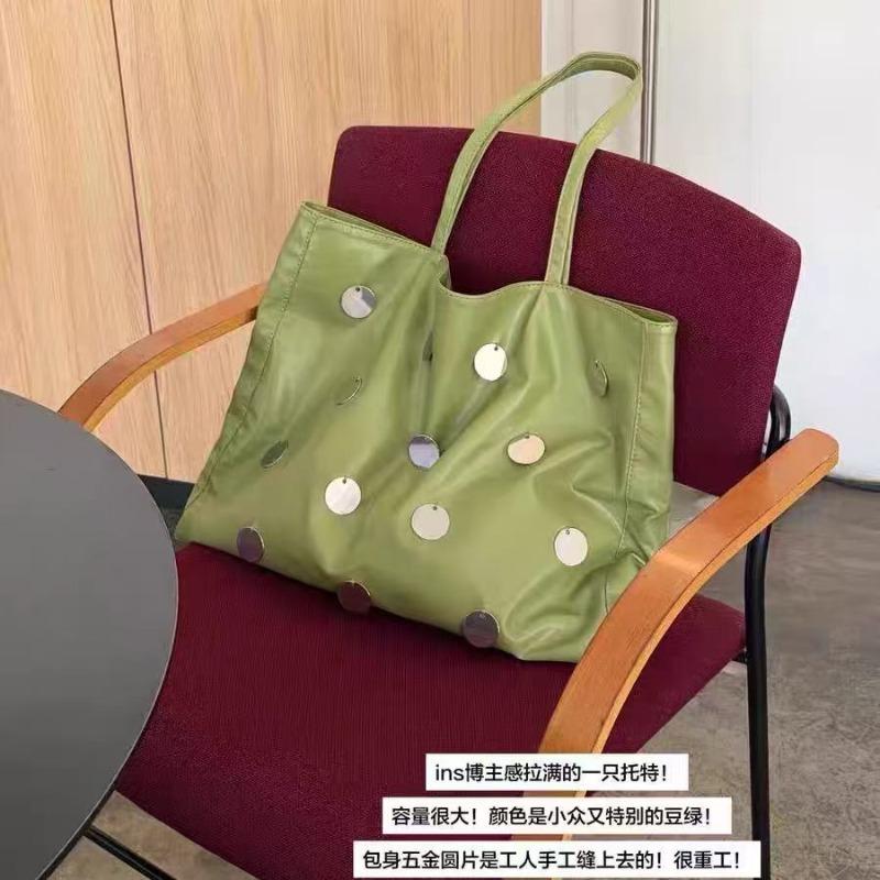 Spring and summer Korea niche personalized metal disc decorative PU soft leather shoulder portable tote bag
Spring and summer Korea niche personalized metal disc decorative PU soft leather shoulder portable tote bag