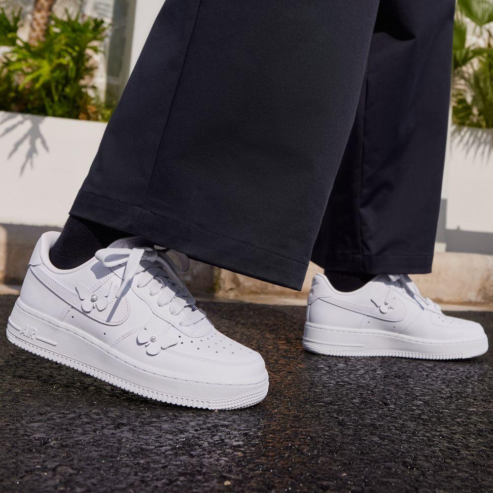 Nike Air Force 1 Low Бабочка Белый (Женский) 38
Nike Air Force 1 Low Бабочка Белый (Женский) 38