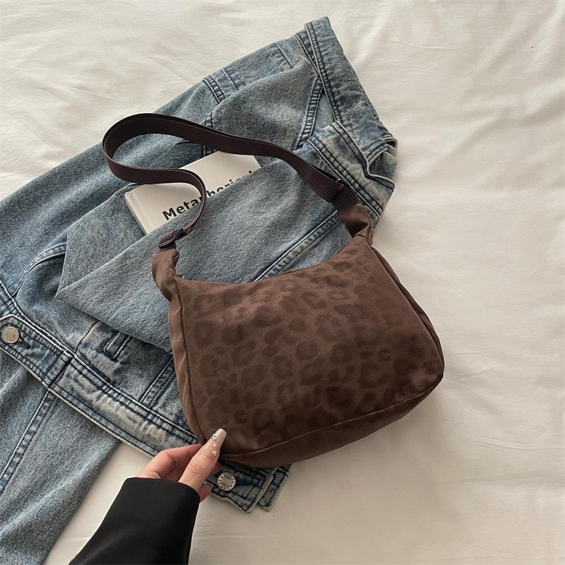 Ретро сумка женская большой вместимости новая осенне-зимняя универсальная повседневная простая на плечо мессенджер сумка для работы тоут
Ретро сумка женская большой вместимости новая осенне-зимняя универсальная повседневная простая на плечо мессенджер сумка для работы тоут