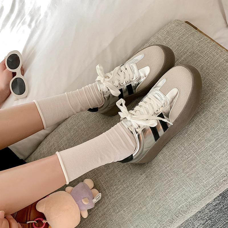 Кроссовки Zhou Yutong, такие же, как немецкие, для женщин, летняя новинка 2025 года, ретро, на платформе, спортивные и повседневные, больших размеров, кроссовки «Форрест Гамп» 33
Кроссовки Zhou Yutong, такие же, как немецкие, для женщин, летняя новинка 2025 года, ретро, на платформе, спортивные и повседневные, больших размеров, кроссовки «Форрест Гамп» 33