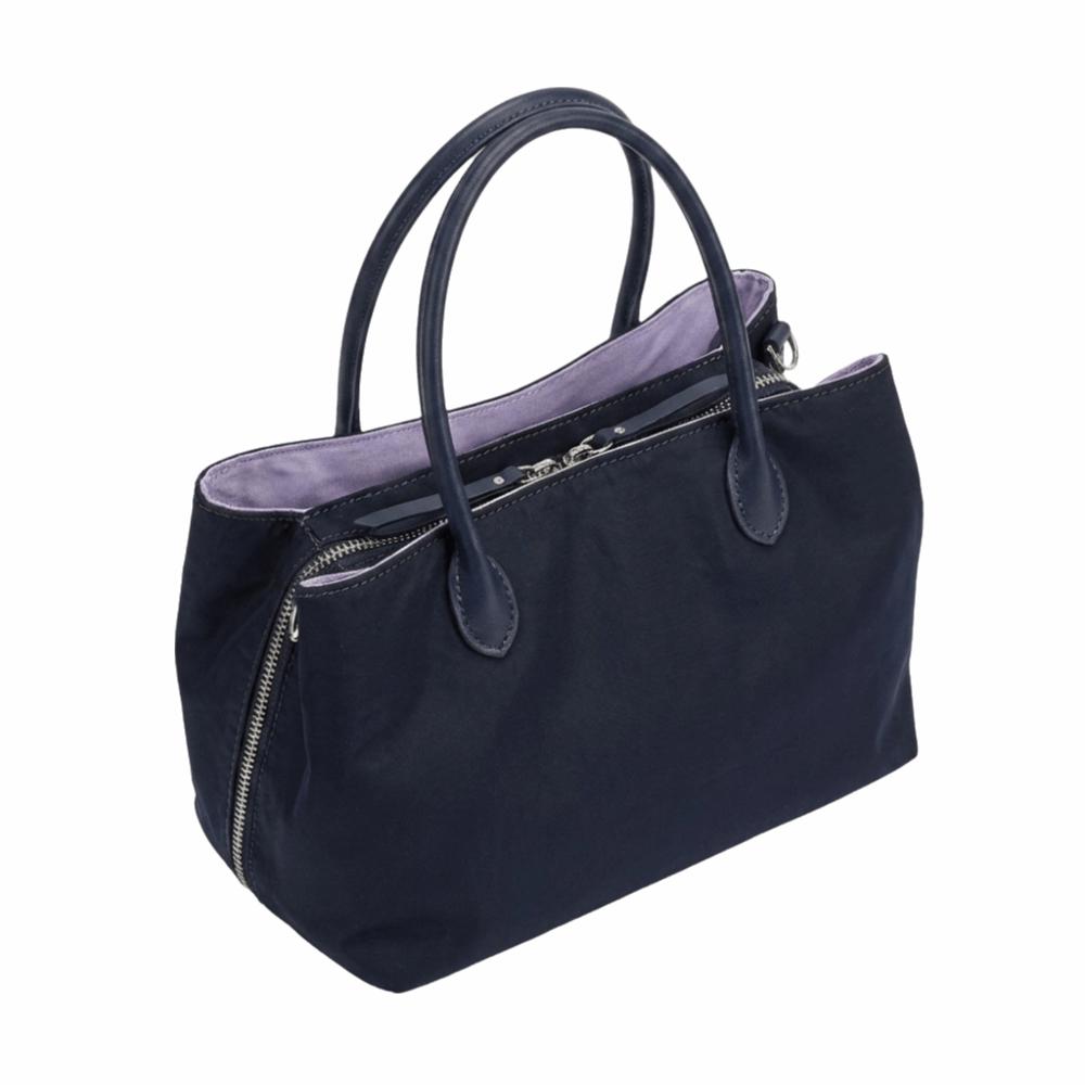 Elegant Nylon Commuting Tote Bag Large Capacity Computer Shoulder Bag Ladies чорний
Elegant Nylon Commuting Tote Bag Large Capacity Computer Shoulder Bag Ladies чорний