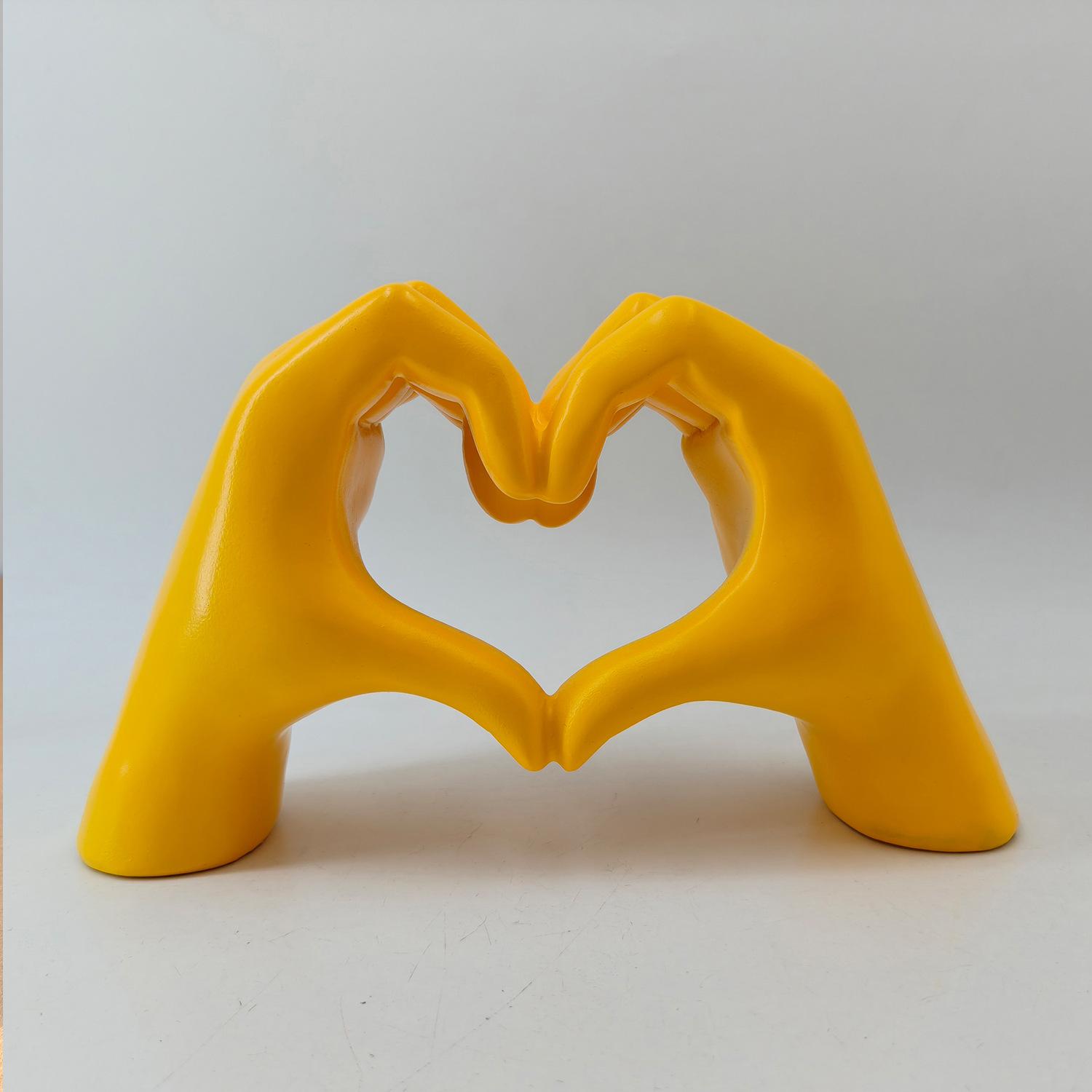 Fashion Graffiti Love Gesture Ornament Modern Creative Solid Color Crafts Exhibition Hall Study Decoration Resin Sculpture жовтий
Fashion Graffiti Love Gesture Ornament Modern Creative Solid Color Crafts Exhibition Hall Study Decoration Resin Sculpture жовтий