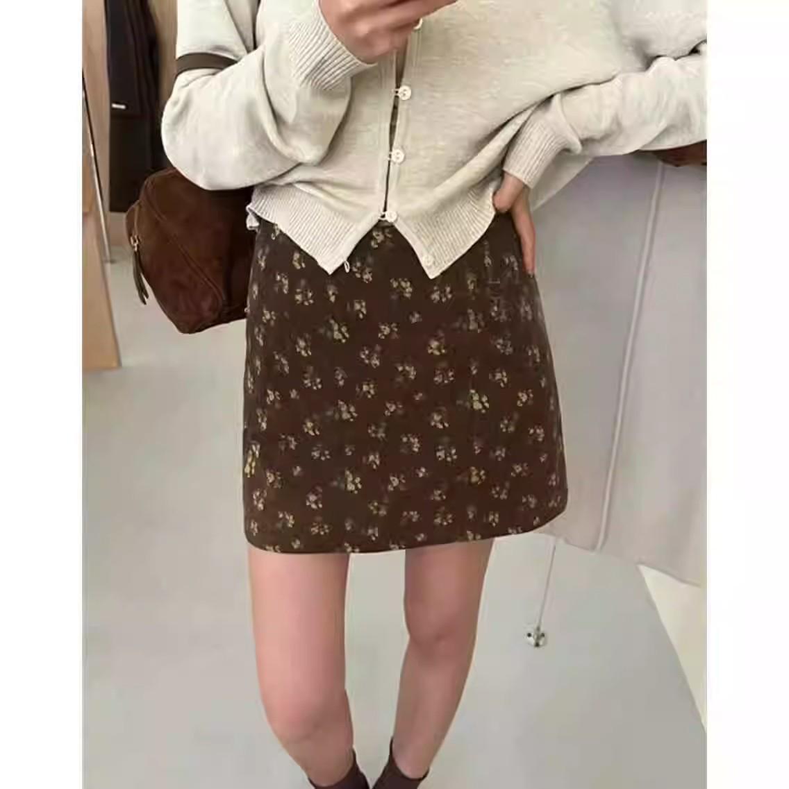 Корейская ретро-юбка миди из вельвета с цветочным принтом и высокой талией S кофейный
Корейская ретро-юбка миди из вельвета с цветочным принтом и высокой талией S кофейный