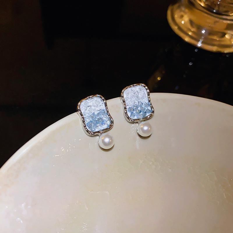 Silver Needle Square Crystal Pearl Earrings Korean Fashion Temperament Earrings High Sense Fairy Versatile Earrings Female
Silver Needle Square Crystal Pearl Earrings Korean Fashion Temperament Earrings High Sense Fairy Versatile Earrings Female
