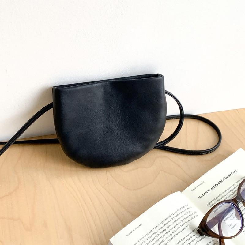 2025 New Style Retro Simple Hanging Neck Bag Korean Fashionable Small Women s Cross-section All-matching Semi-round Mini чёрный
2025 New Style Retro Simple Hanging Neck Bag Korean Fashionable Small Women s Cross-section All-matching Semi-round Mini чёрный