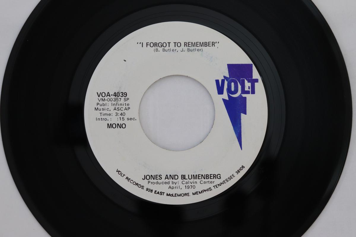 7inch Record JONES & BLUMENBERG - I Forgot To Remember / I Forgot To VOA4039PROMO Volt 1970 US Soul/Funk Used
7inch Record JONES & BLUMENBERG - I Forgot To Remember / I Forgot To VOA4039PROMO Volt 1970 US Soul/Funk Used