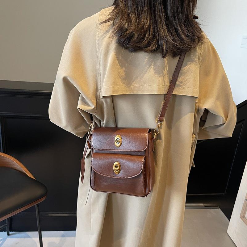 Fashion trend multi-pocket small square bag women s bag 2025 new niche simple shoulder bag casual messenger bag 18*7*19
Fashion trend multi-pocket small square bag women s bag 2025 new niche simple shoulder bag casual messenger bag 18*7*19