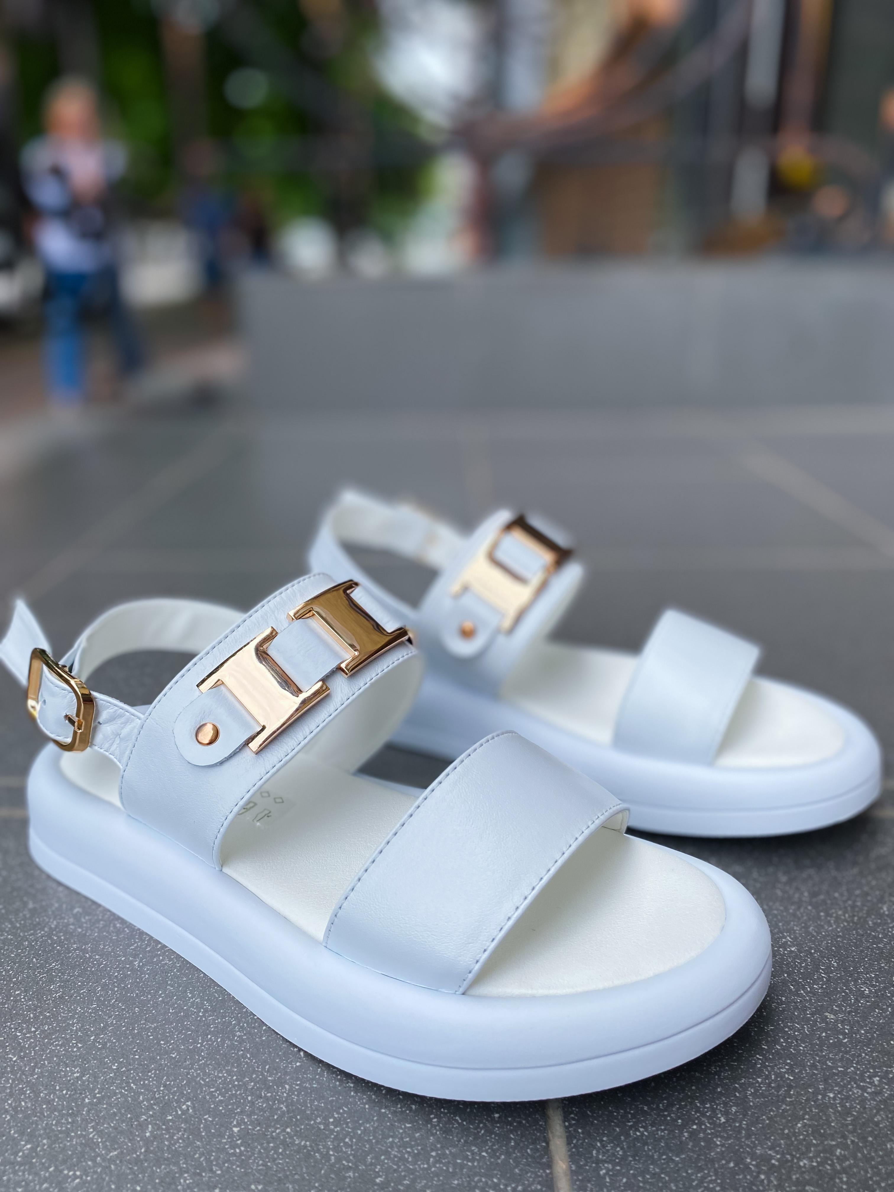 Босоніжки Teona 403 36 Біла шкіра 40 білий
Босоніжки Teona 403 36 Біла шкіра 40 білий