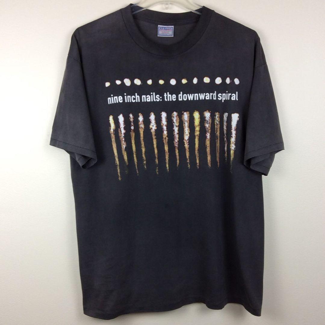 Модная летняя женская футболка с коротким рукавом из хлопка, свободная, с маленьким вырезом горловины, с принтом рок-группы Nine Inch Nails, хип-хоп 4XL
Модная летняя женская футболка с коротким рукавом из хлопка, свободная, с маленьким вырезом горловины, с принтом рок-группы Nine Inch Nails, хип-хоп 4XL