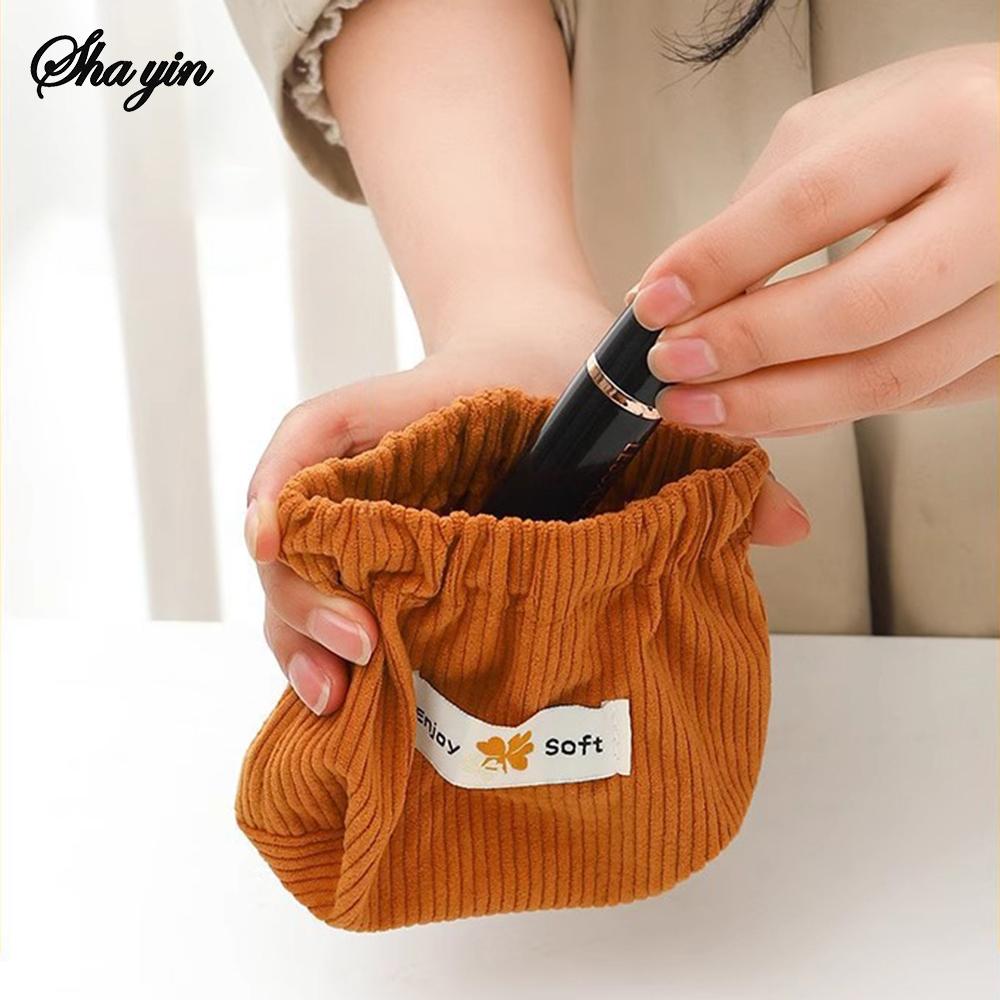 1PC Corduroy Clover Storage Bag Handheld Bag Bullet Storage Bag Lipstick Cosmetics Storage Bag Convenient Mini Wallet
1PC Corduroy Clover Storage Bag Handheld Bag Bullet Storage Bag Lipstick Cosmetics Storage Bag Convenient Mini Wallet