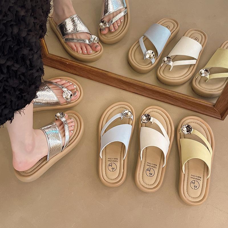 Mezzanine slippers women s summer fashion outer wear 2025 new versatile casual flat-bottomed beach cover toe premium cool slippers 35 бежевий
Mezzanine slippers women s summer fashion outer wear 2025 new versatile casual flat-bottomed beach cover toe premium cool slippers 35 бежевий