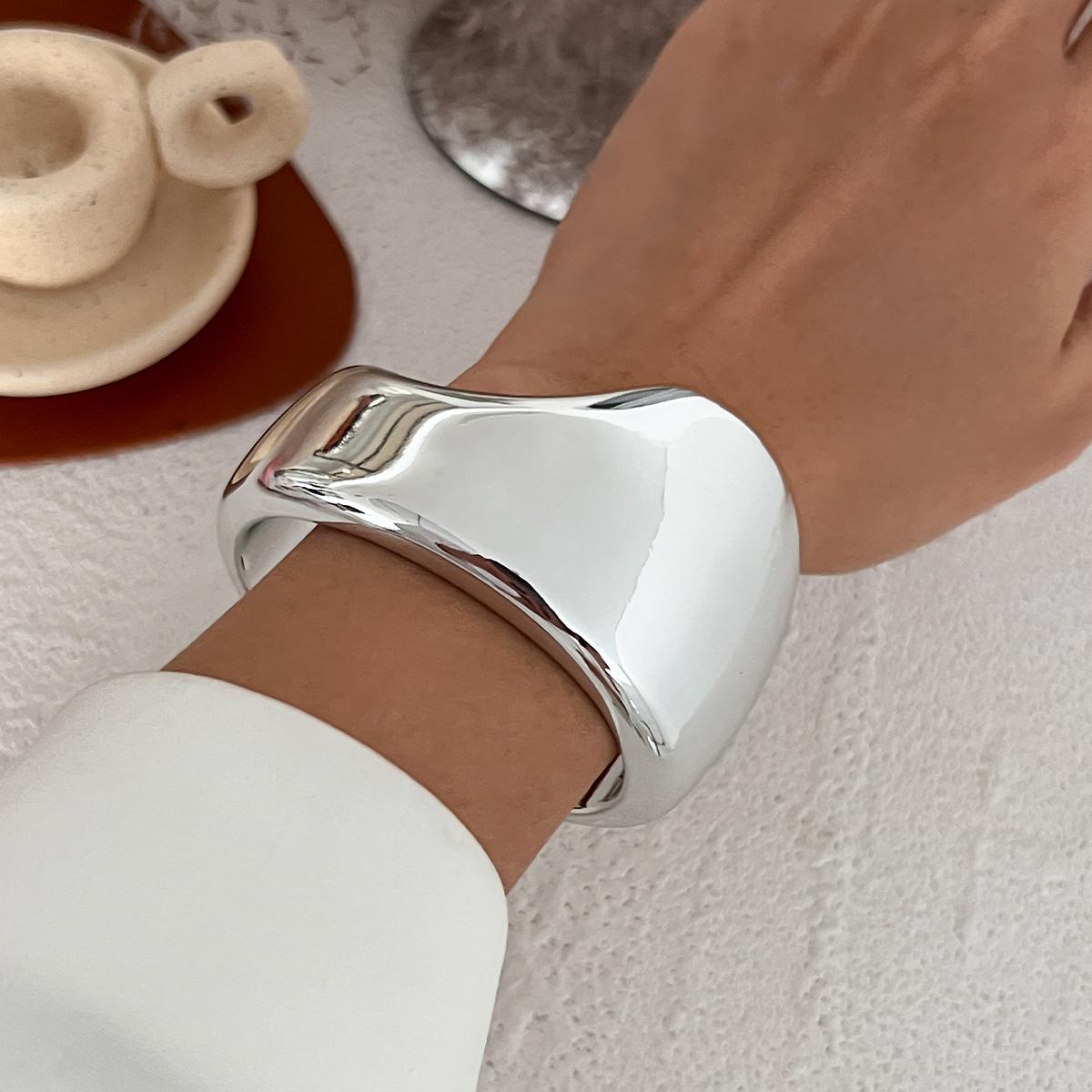 Ingemark Punk Hip Hop Smooth Plastics Irregular Open Cuff Bangles for Women Creative Gold Color Arm Bracelet Men Hand Jewelry
Ingemark Punk Hip Hop Smooth Plastics Irregular Open Cuff Bangles for Women Creative Gold Color Arm Bracelet Men Hand Jewelry
