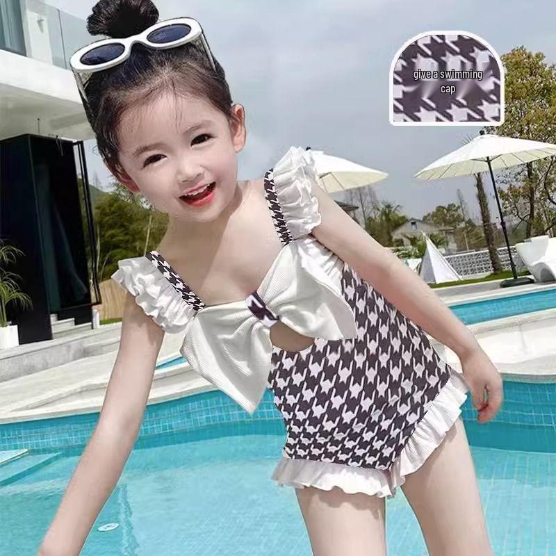 Trendy One-Piece Swimsuit for Girls | Quick-Drying, Fashionable Princess Style, Ages 6-8 Size 90 (Height ~80cm)
Trendy One-Piece Swimsuit for Girls | Quick-Drying, Fashionable Princess Style, Ages 6-8 Size 90 (Height ~80cm)