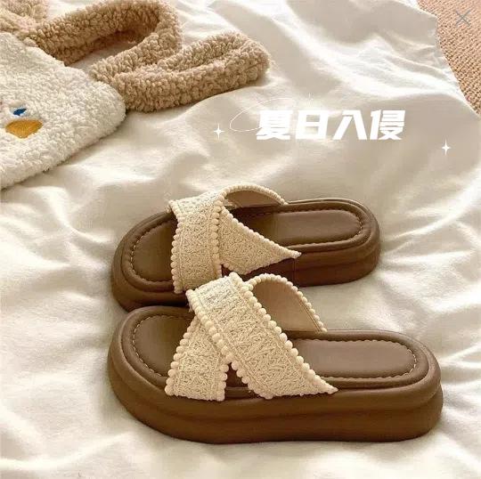 Retro thick-soled one-pedal slippers, summer new women s shoes with skirts, beautiful muffin, wearing cool slippers, women 35
Retro thick-soled one-pedal slippers, summer new women s shoes with skirts, beautiful muffin, wearing cool slippers, women 35