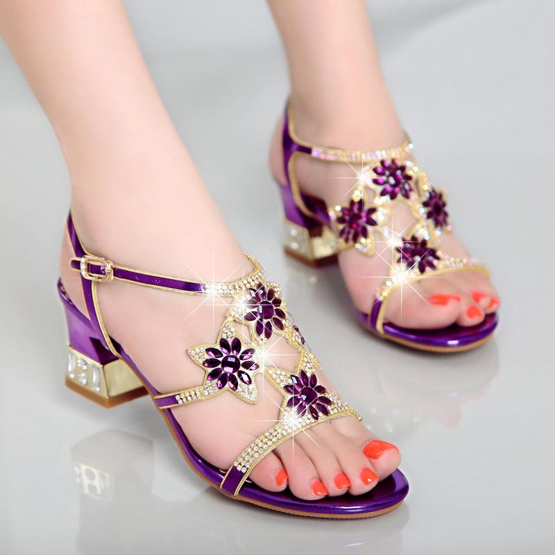 popular Ladies Low Block Heel Women s Sandal with Diamonds Outdoor Beach Shoes New popular Heeled Sandals High Heels Luxury 33
popular Ladies Low Block Heel Women s Sandal with Diamonds Outdoor Beach Shoes New popular Heeled Sandals High Heels Luxury 33