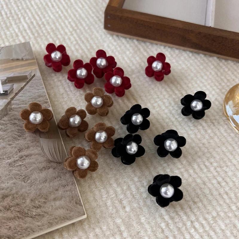 Retro Flocking Pearl Flowers Small Hair Claw For Girls Sweet HairPins Child Cute Barrettes Christmas New Year Hair Accessories
Retro Flocking Pearl Flowers Small Hair Claw For Girls Sweet HairPins Child Cute Barrettes Christmas New Year Hair Accessories