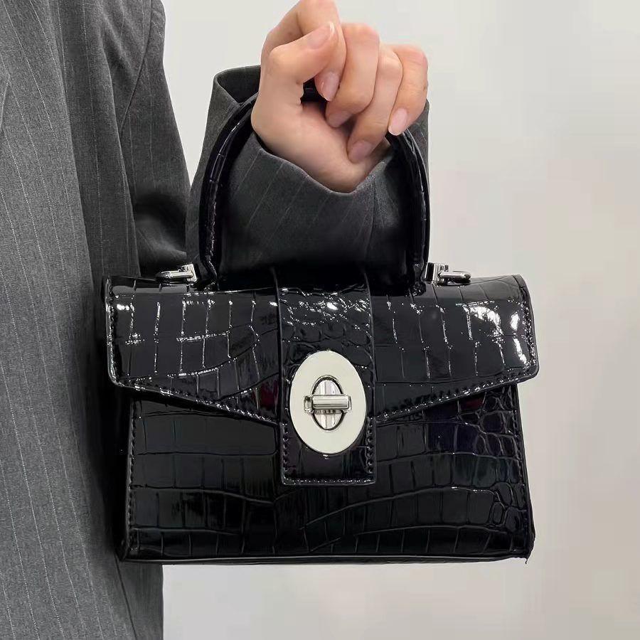Model bag Year of the Tiger niche high-end bag crocodile pattern square bag fashion versatile shoulder messenger bag чорний
Model bag Year of the Tiger niche high-end bag crocodile pattern square bag fashion versatile shoulder messenger bag чорний