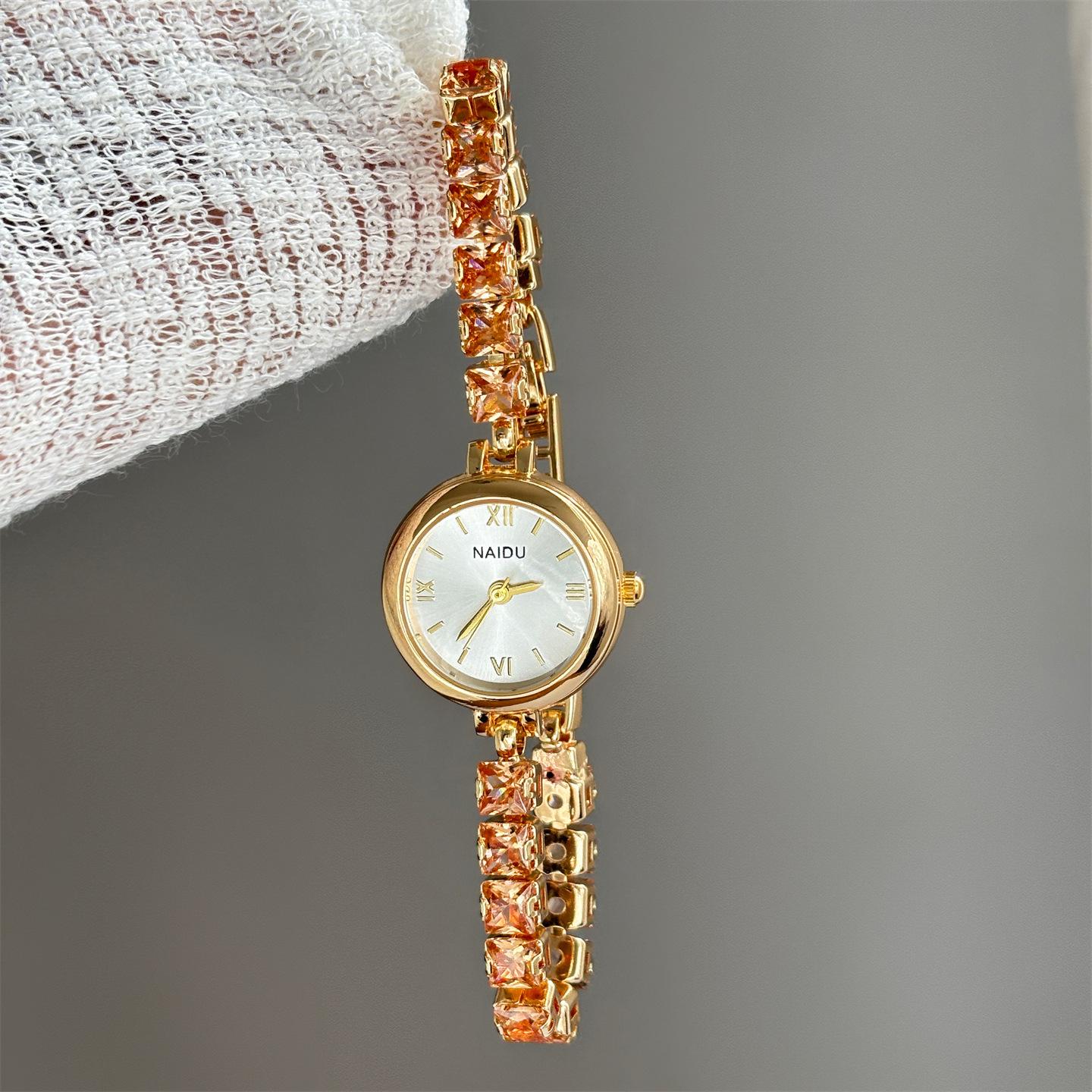 Bracelet Combination Small, Exquisite, High-End Luxury Watch Temperament Small Disc Women S Watch
Bracelet Combination Small, Exquisite, High-End Luxury Watch Temperament Small Disc Women S Watch