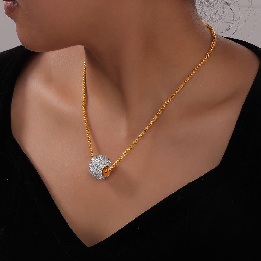 Korean-Style Geometric Starry Sky Diamond-Inlaid Necklace, Cold Style, Gold-Plated Titanium Steel Clavicle Chain.
Korean-Style Geometric Starry Sky Diamond-Inlaid Necklace, Cold Style, Gold-Plated Titanium Steel Clavicle Chain.