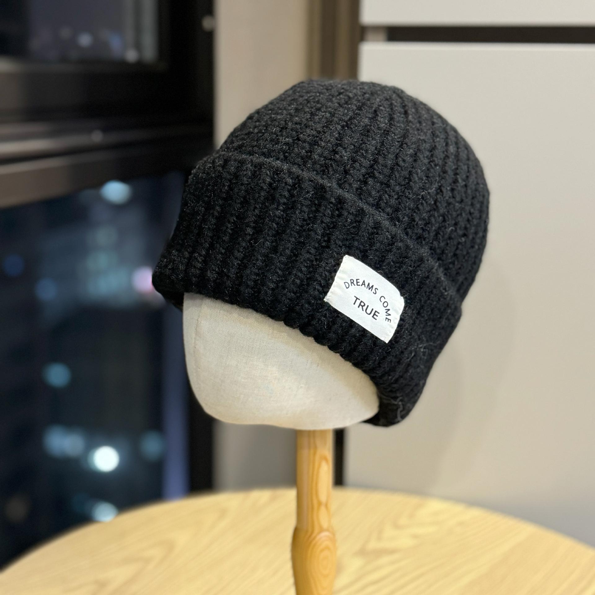 New style knitted hat with fabric label, unisex, fashionable, trendy, simple, warm, ear-protecting, face-slimming, autumn and winter woolen hat Adult54-60Average Size чёрный
New style knitted hat with fabric label, unisex, fashionable, trendy, simple, warm, ear-protecting, face-slimming, autumn and winter woolen hat Adult54-60Average Size чёрный