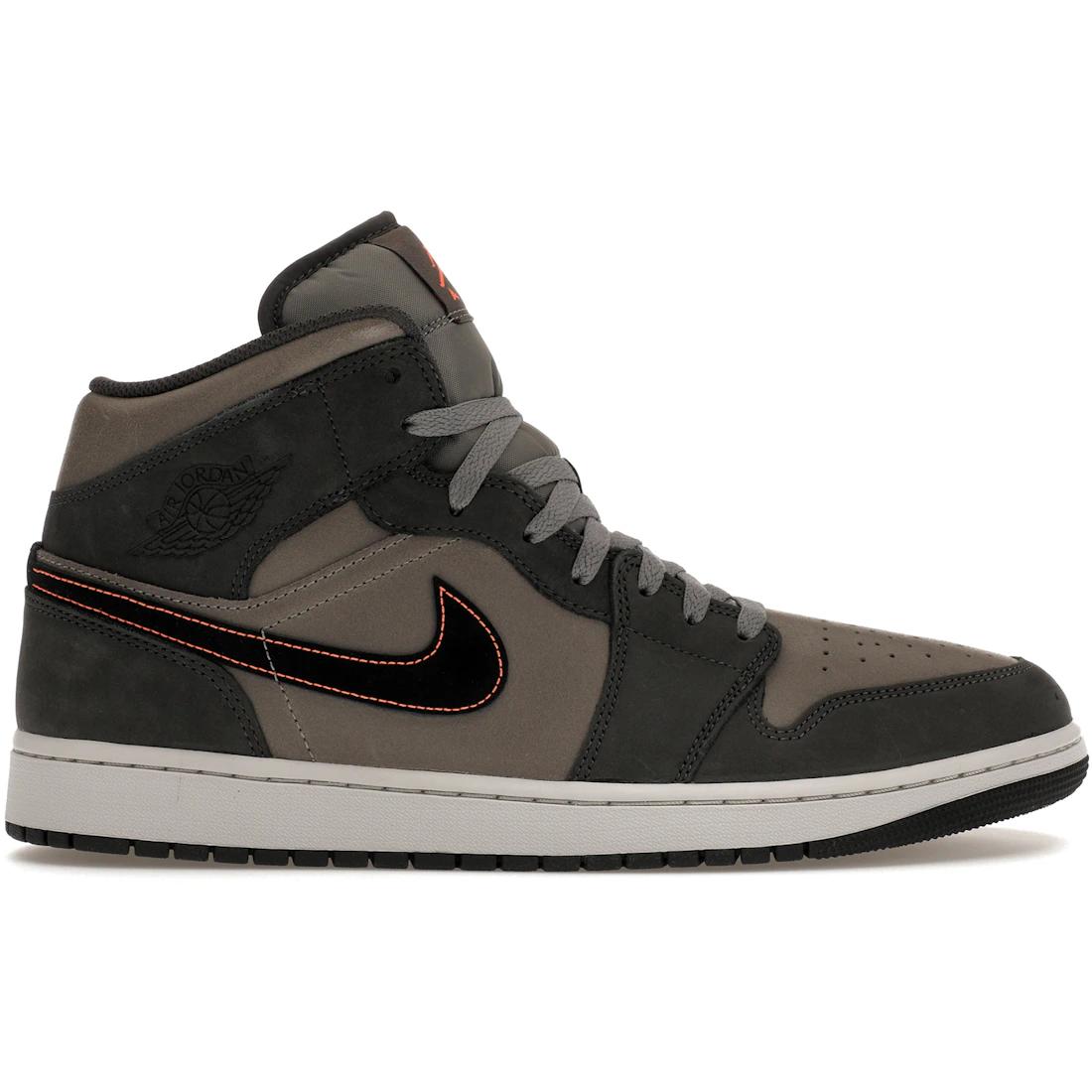 Sneaker Jordan 1 Mid SE Night Stadium(FQ8338-017) 41
Sneaker Jordan 1 Mid SE Night Stadium(FQ8338-017) 41
