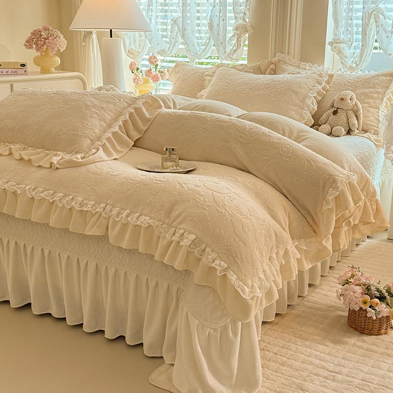 French Bed Cover Lace Thickened Milk Fleece Four-Piece Double-Sided Baby Fleece 1.8 1.8m sheet 4pc quilt cover 200 * 230
French Bed Cover Lace Thickened Milk Fleece Four-Piece Double-Sided Baby Fleece 1.8 1.8m sheet 4pc quilt cover 200 * 230