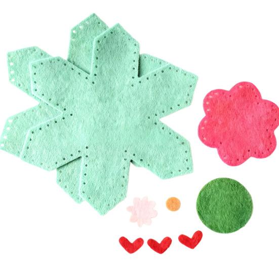 Christmas Ornament DIY Felt Craft Kit Artistic Handmade Ornament with Flowers Stars Leaves Versatile Home Decor tool kit
Christmas Ornament DIY Felt Craft Kit Artistic Handmade Ornament with Flowers Stars Leaves Versatile Home Decor tool kit