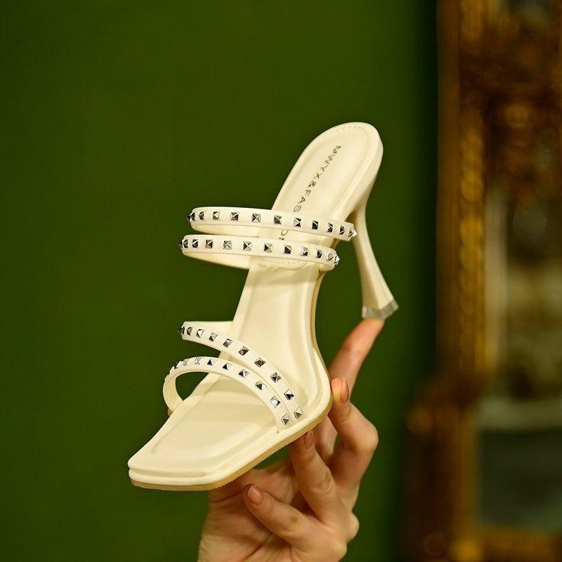 Shoes Ladies Slippers Women Heels Luxury Slides Rivet Pantofle Square Toe Rubber Flip Flops High Designer 2025 Thin Hawaiian 40
Shoes Ladies Slippers Women Heels Luxury Slides Rivet Pantofle Square Toe Rubber Flip Flops High Designer 2025 Thin Hawaiian 40