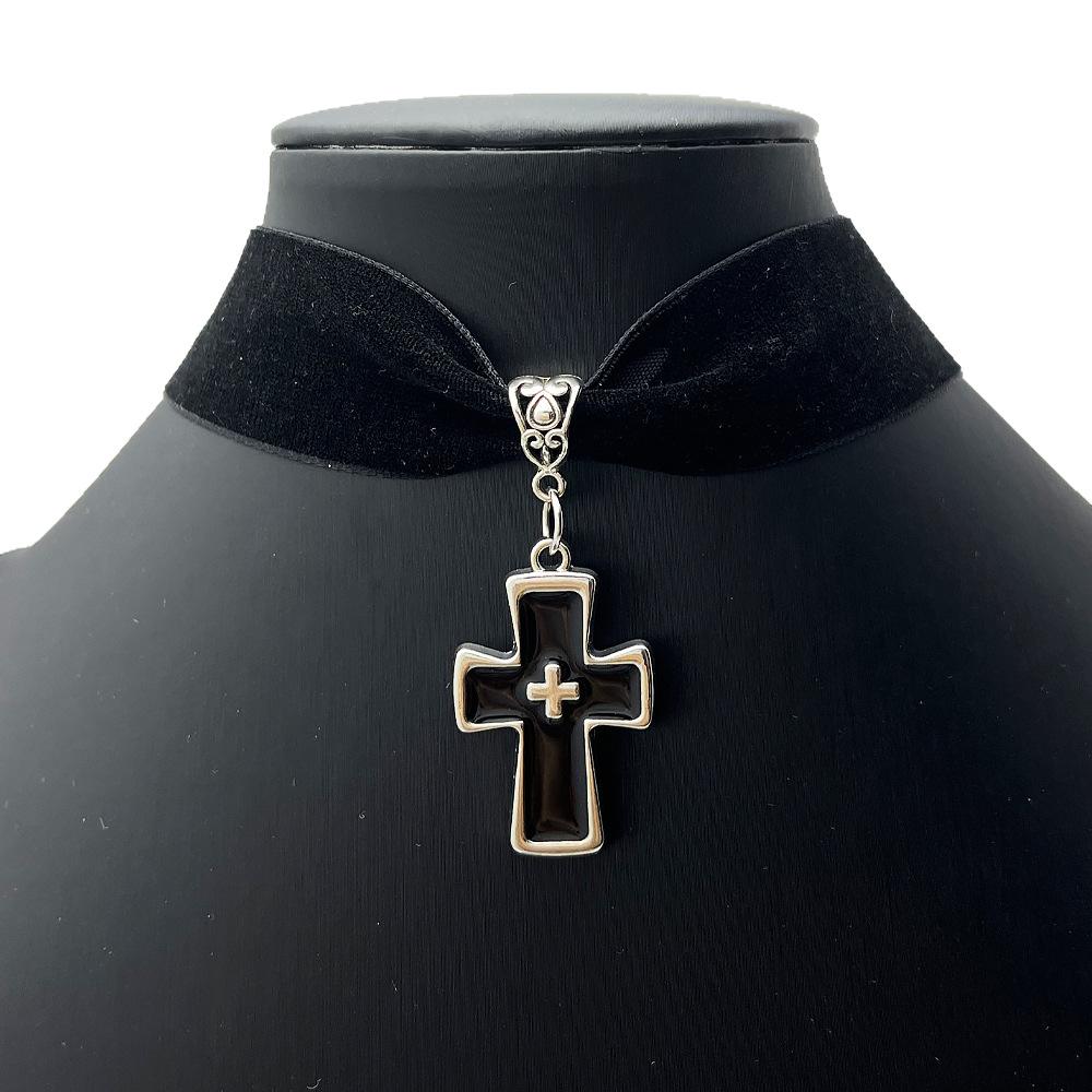 Gothic Punk Velvet Rose Cross Heart Choker Necklace - Y2K Retro Style
Gothic Punk Velvet Rose Cross Heart Choker Necklace - Y2K Retro Style