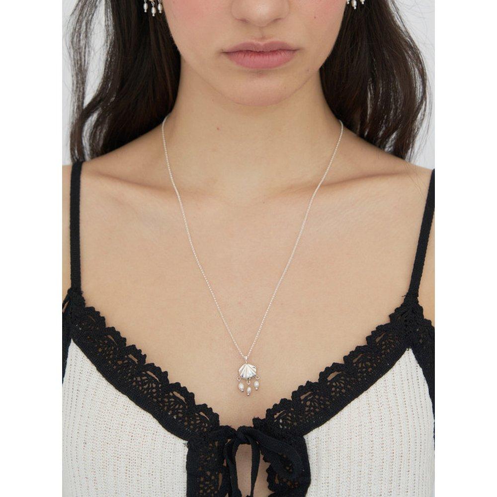 Concha Pearl Drop Necklace
Concha Pearl Drop Necklace