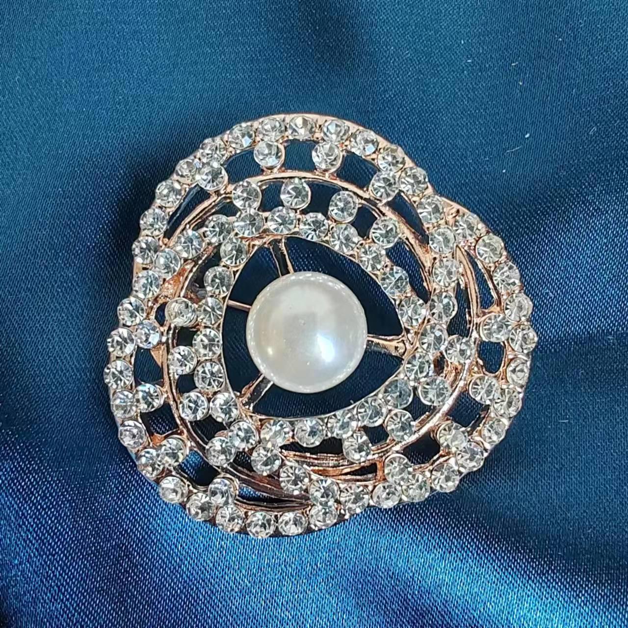 Барокова Ретро Брошка: Елегантна Висококласна Бутоньєрка та Ювелірна Прикраса
Барокова Ретро Брошка: Елегантна Висококласна Бутоньєрка та Ювелірна Прикраса